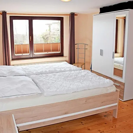 Daire Mit Reetdach Und Seebli *