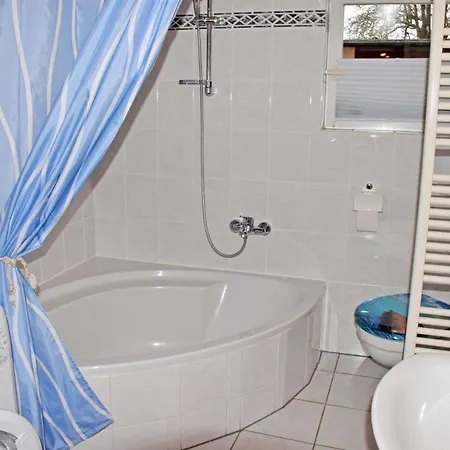 Mit Reetdach Und Seebli Daire *