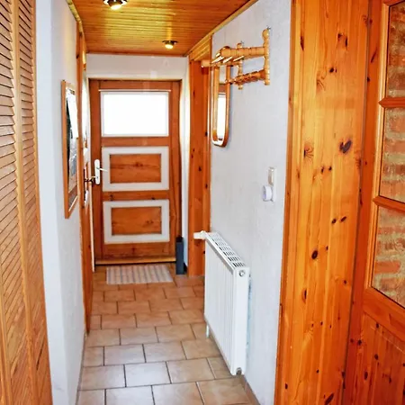 Mit Reetdach Und Seebli