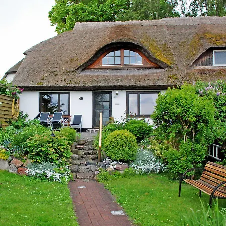 Daire Mit Reetdach Und Seebli