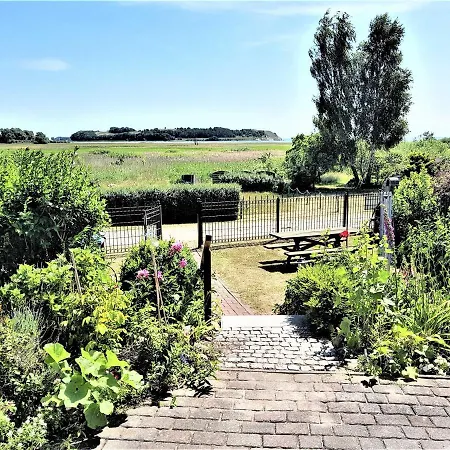 Mit Reetdach Und Seebli Daire *