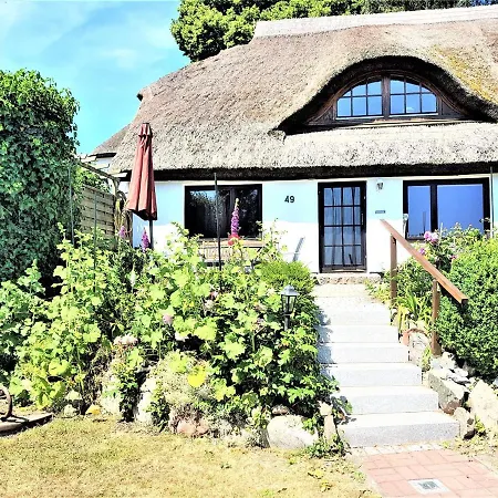 Mit Reetdach Und Seebli *